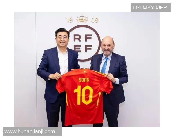 中国足球明星联名服饰品牌的崛起与影响力分析